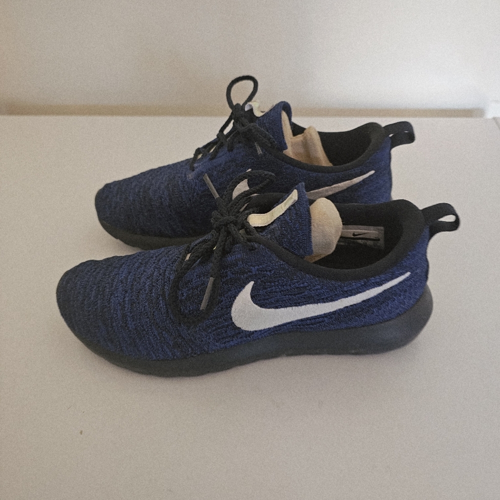 Nike Navy Blue FlyKnit Lace-Up Sneakers
